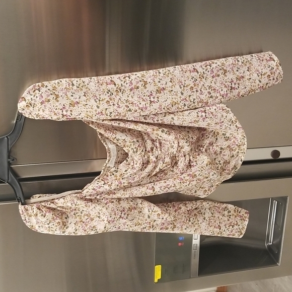 💕ASTR THE LABEL💕 Smocked Floral Print Top ~ Taupe Pink Floral Large L NWT - Picture 5 of 11